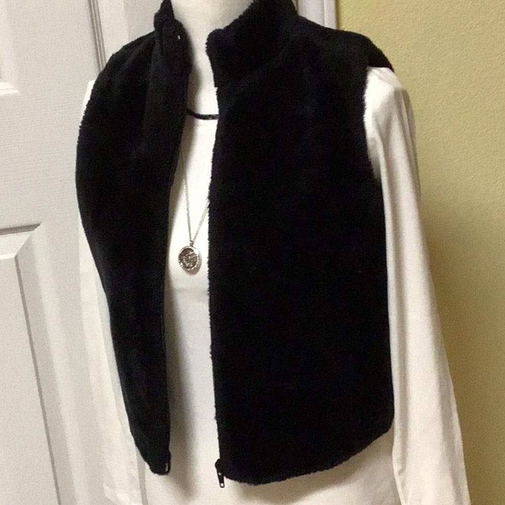 BLACK FAUX FUR VEST
